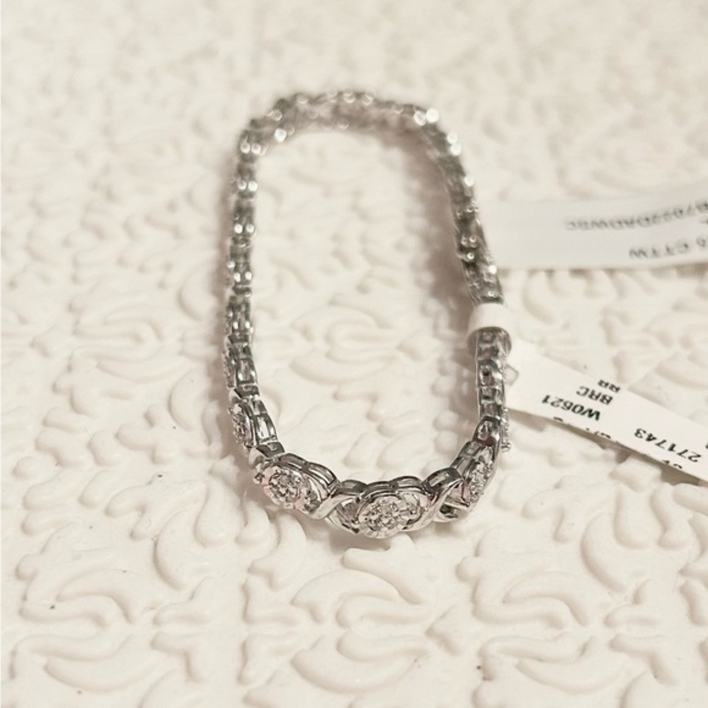 NWT Sterling Silver 0.25 CT Diamonds, X Links, Women Bracelet with Security Lock